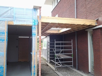 Afdak_timmerwerk_bij berging