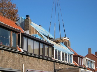 Dakkapel_hijsen_materialen_over_het_dak
