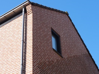 Dakopbouw_aanhelen_metselwerk_bij_woning