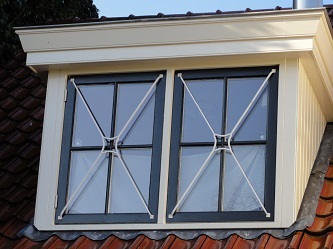 Houten_dakkapel_met_roedeverdeling