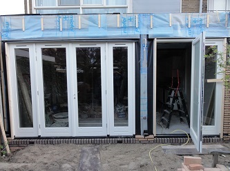 Houten pui geplaatst bij uitbouw Amstelveen