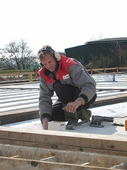 Richard_Oussoren_bezig_met_fundering_woonhuis_Aalsmeer